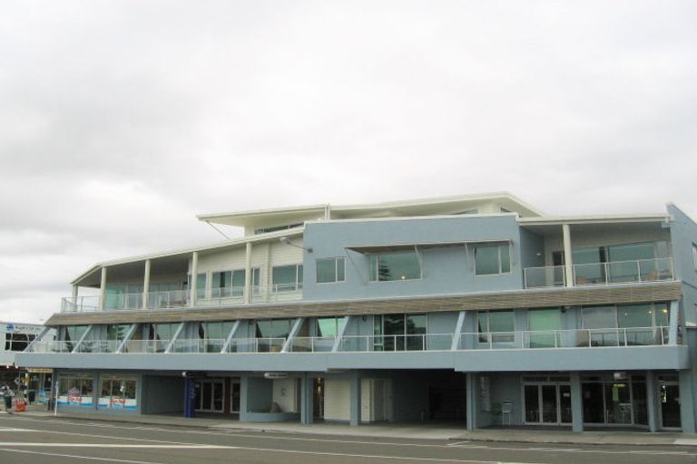 Photo of property in 40 Marine Parade, Paraparaumu Beach, Paraparaumu, 5032