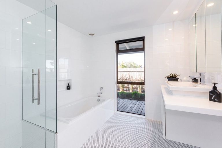 Photo of property in 120 Avondale Road, Taradale, Napier, 4112