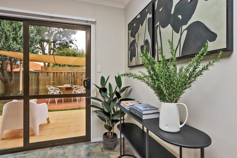 Photo of property in 13 Knightsbridge Place, Taradale, Napier, 4112