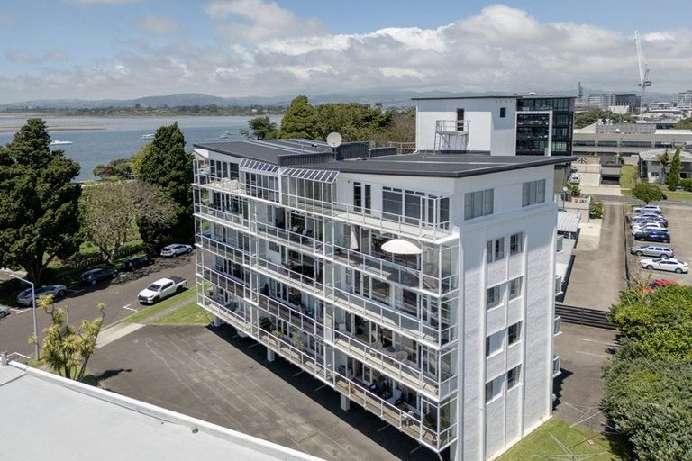 Photo of property in 3/22 Cliff Road, Tauranga, 3110