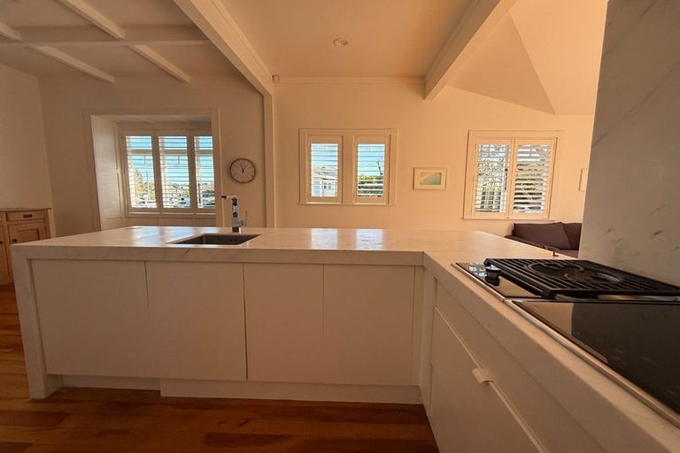 Photo of property in 6 Belle Vue Avenue, Northcote Point, Auckland, 0627