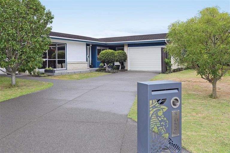 Photo of property in 3 D'arcy Place, Taradale, Napier, 4112