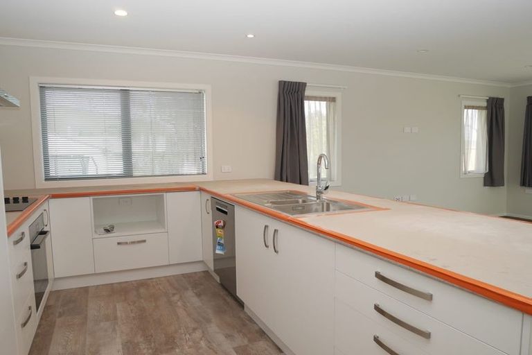 Photo of property in 16 Utauta Street, Waikanae, 5036