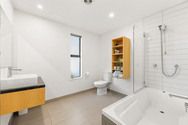 Photo of property in 2 Bridesdale Drive, Lake Hayes, Queenstown, 9304