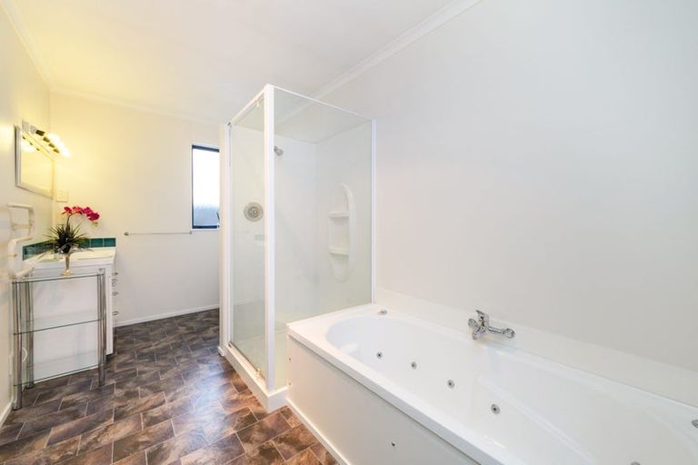 Photo of property in 93 Peter Hall Drive, Kelvin Grove, Palmerston North, 4414