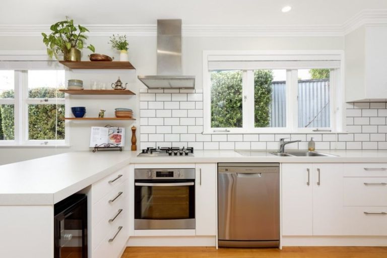 Photo of property in 212 Ngatai Road, Otumoetai, Tauranga, 3110