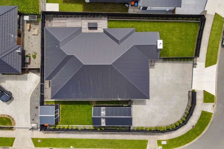 Photo of property in 1 Corsica Court, Fitzherbert, Palmerston North, 4410