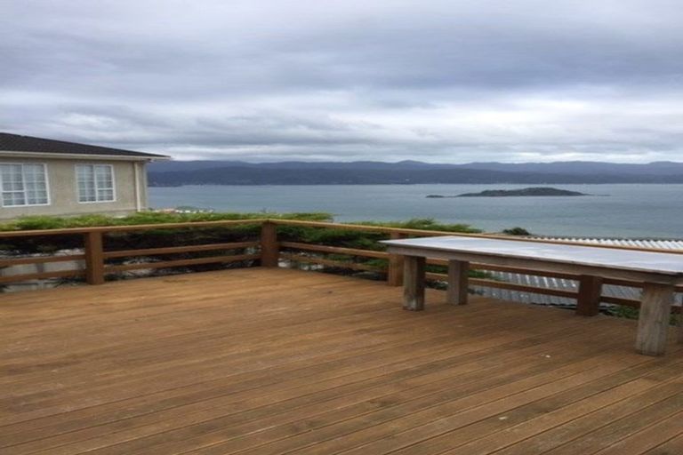 Photo of property in 2b Sunhaven Drive, Newlands, Wellington, 6037