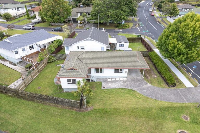 Photo of property in 2/2 Rook Place, Unsworth Heights, Auckland, 0632