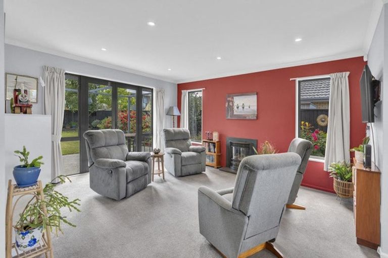 Photo of property in 5 Rooney Place, Aidanfield, Christchurch, 8025