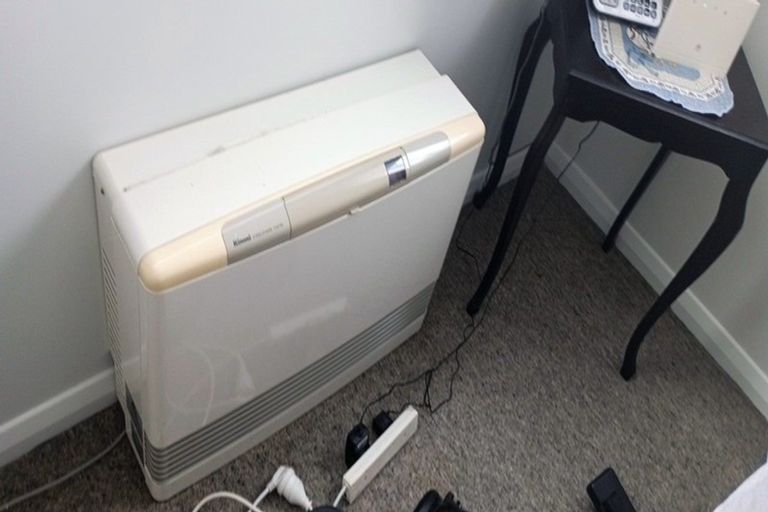 Photo of property in 13 Pakington Street, Westport, 7825