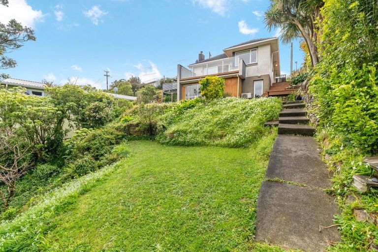 Photo of property in 35 Poto Road, Normandale, Lower Hutt, 5010