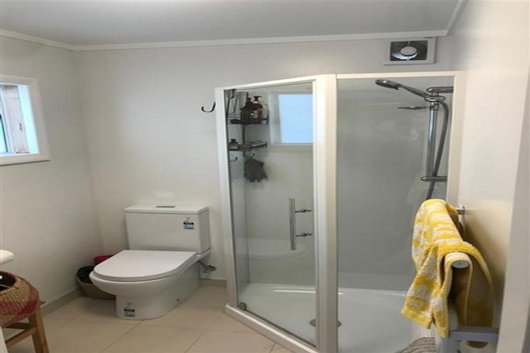 Photo of property in 2/3 Torwood Road, Khandallah, Wellington, 6035