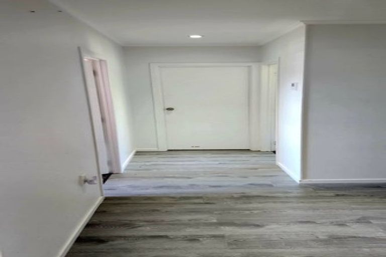 Photo of property in 2/31 Sunnyfield Crescent, Glenfield, Auckland, 0629