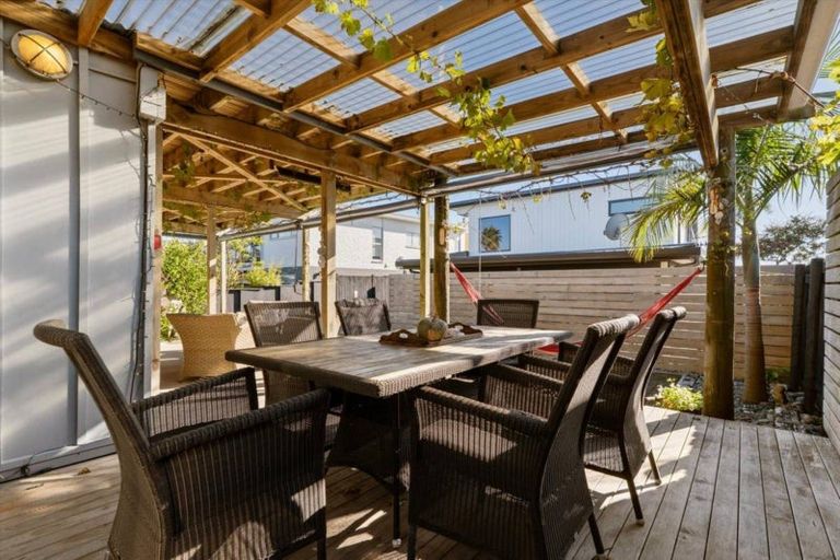 Photo of property in 988 Papamoa Beach Road, Papamoa Beach, Papamoa, 3118
