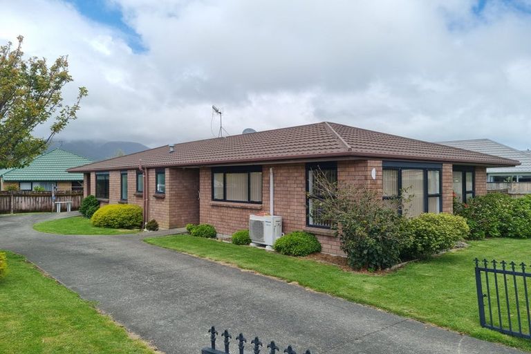 Photo of property in 52 Arawhata Road, Paraparaumu, 5032