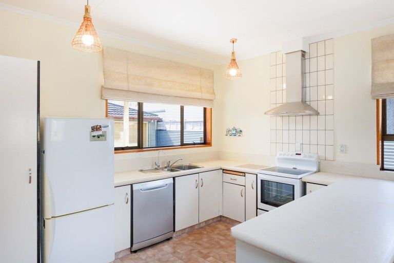 Photo of property in 9 Shamrock Street, Takaro, Palmerston North, 4412