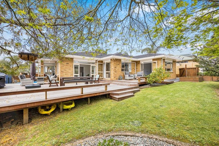 Photo of property in 30 Vermeer Place, West Harbour, Auckland, 0618