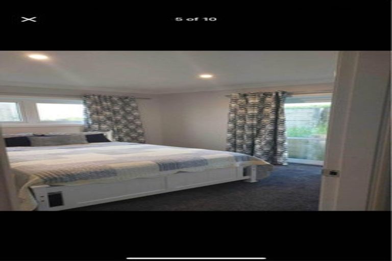 Photo of property in 11 Madeira Close, Whitby, Porirua, 5024