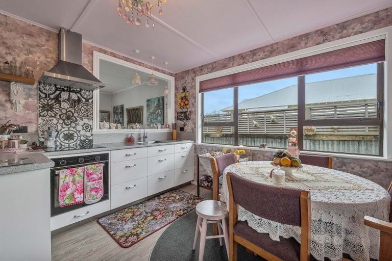 Photo of property in 21 Mills Street, Eltham, 4322