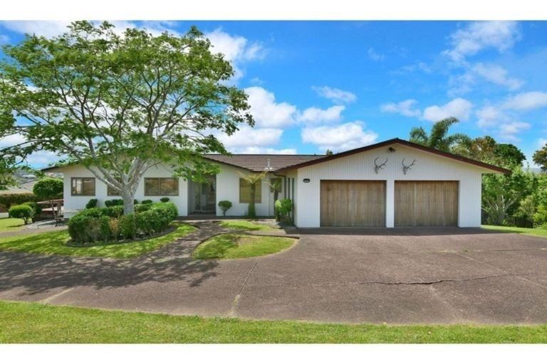 Photo of property in 77 Matija Place, Red Beach, 0932