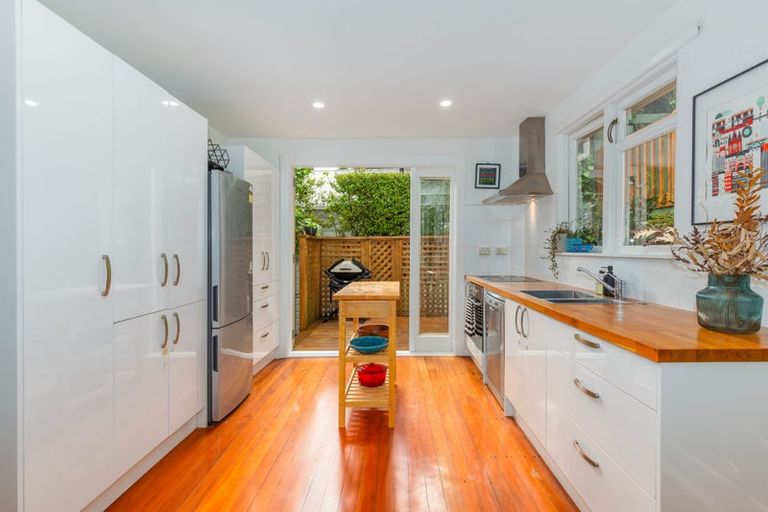 Photo of property in 70 Curtis Street, Northland, Wellington, 6012