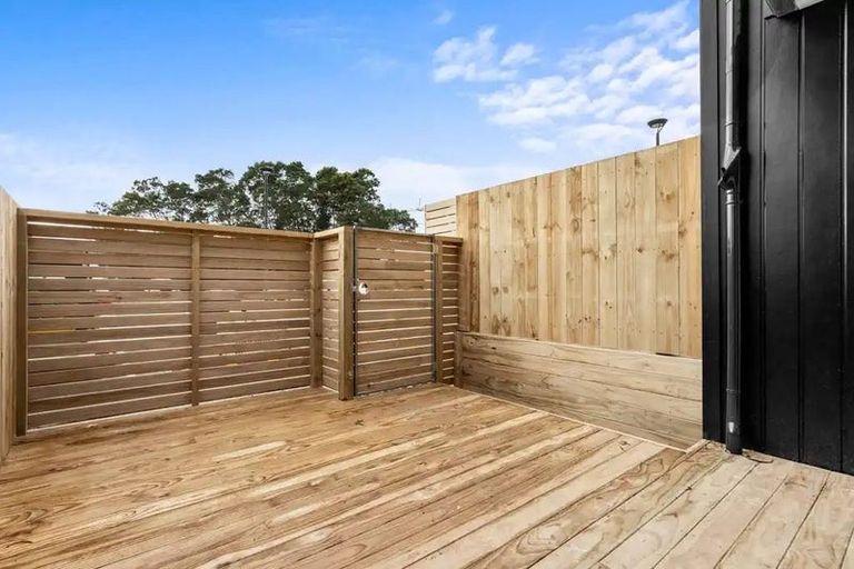 Photo of property in 27 Meg Lane, Glen Eden, Auckland, 0602