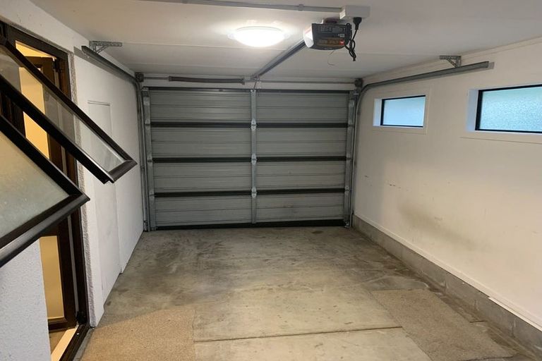 Photo of property in 1/3 Fayette Place, Te Atatu South, Auckland, 0610
