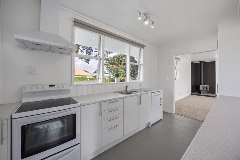 Photo of property in 6 Calgher Avenue, Waitara, 4320