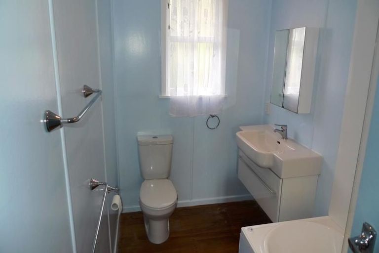 Photo of property in 19 Lynda Avenue, Paparangi, Wellington, 6037