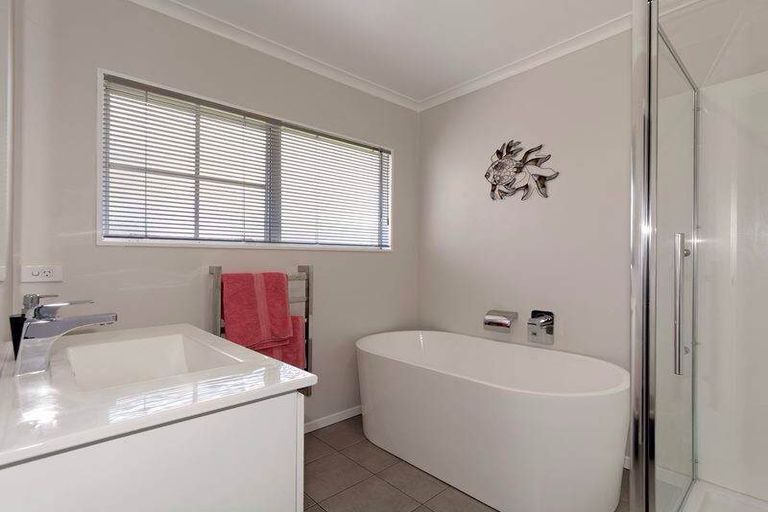 Photo of property in 7 Soling Place, West Harbour, Auckland, 0618