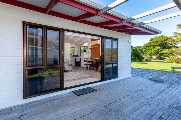 Photo of property in 18 Daphne Road, Tairua, 3508