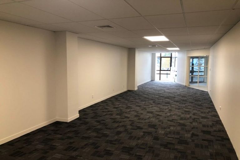 Photo of property in 264 Great North Road, Henderson, Auckland, 0612