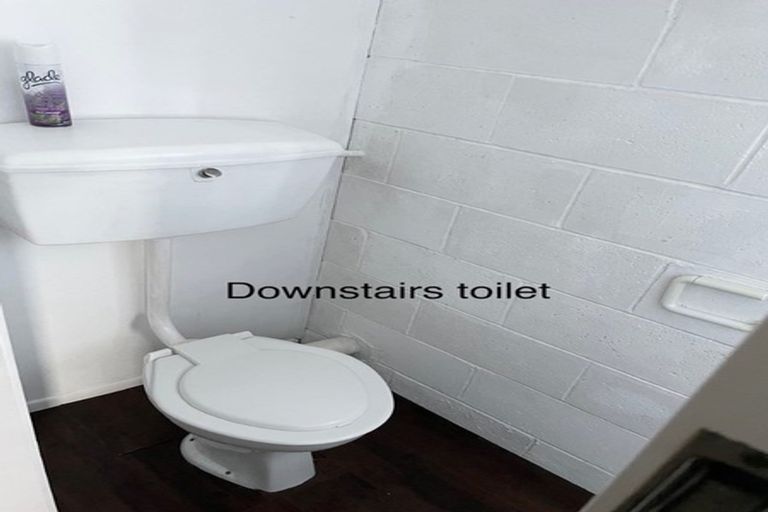 Photo of property in 48 Valley View Road, Glenfield, Auckland, 0629