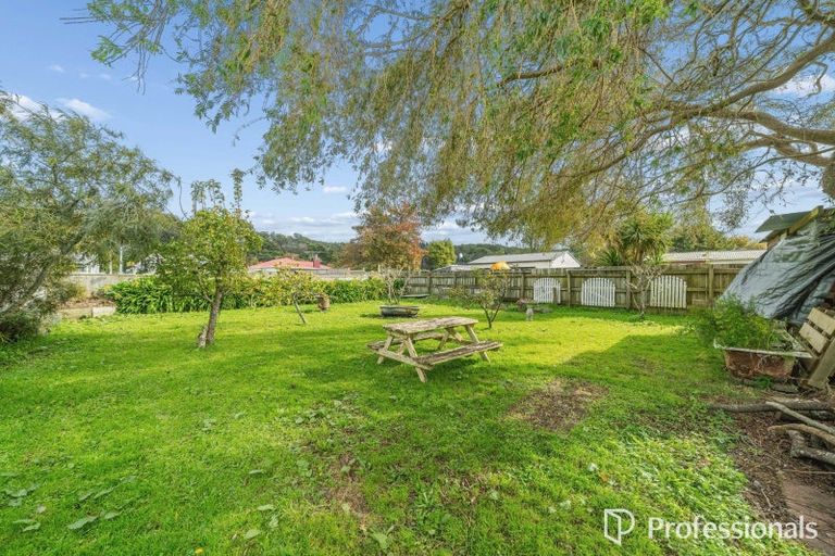 Photo of property in 33 Wellington Road, Wainuiomata, Lower Hutt, 5014