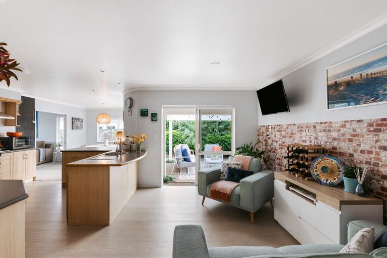 Photo of property in 587 Grenada Street, Papamoa Beach, Papamoa, 3118
