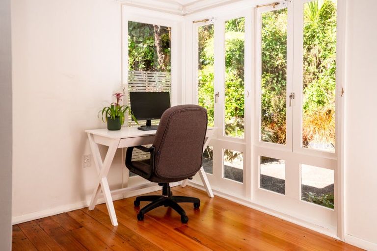 Photo of property in 104 Curtis Street, Northland, Wellington, 6012