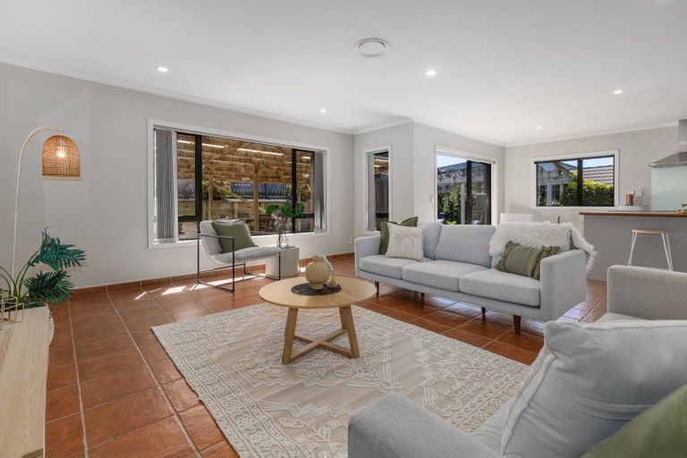 Photo of property in 6 Aotea Drive, Aotea, Porirua, 5024