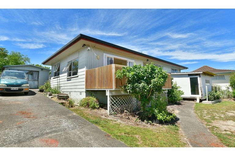 Photo of property in 11 Merida Place, Unsworth Heights, Auckland, 0632