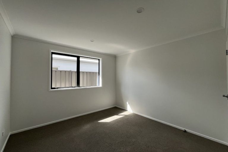 Photo of property in 3 Tutira Place, Poraiti, 4112