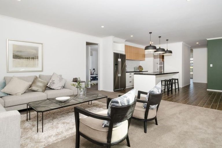 Photo of property in 7 Grove Way, Riverhead, 0820