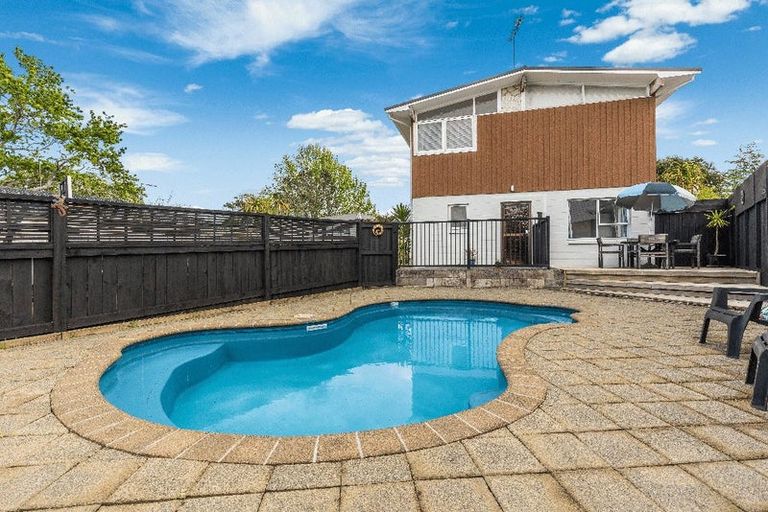 Photo of property in 12 Finlow Drive, Te Atatu South, Auckland, 0610