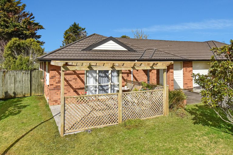 Photo of property in 2/36 Growers Lane, Mangere East, Auckland, 2024