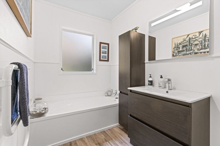 Photo of property in 100 Manganese Point Road, Tamaterau, Whangarei, 0174