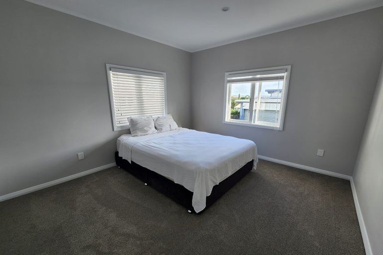 Photo of property in 20 Humphrey Kemp Avenue, Henderson, Auckland, 0612