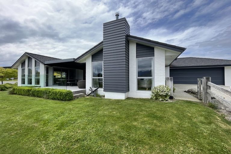 Photo of property in 16 Forest Heights, Wanaka, 9305
