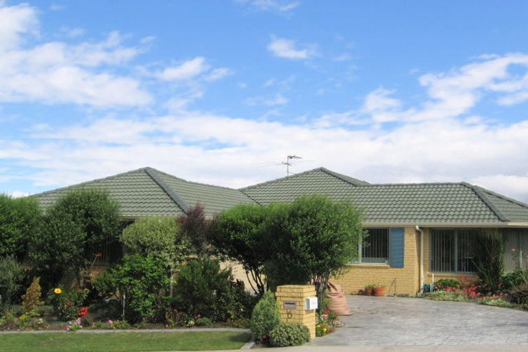 Photo of property in 6 Trotting Terrace, Fairview Heights, Auckland, 0632