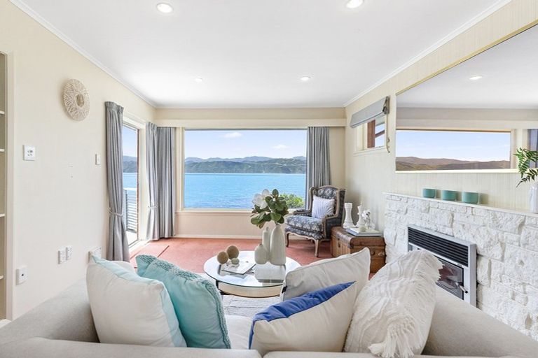 Photo of property in 283 Karaka Bay Road, Karaka Bays, Wellington, 6022