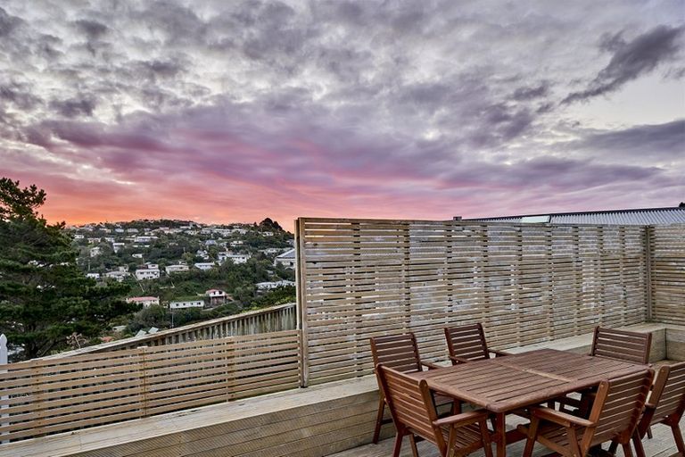 Photo of property in 11 Dunmail Way, Newlands, Wellington, 6037