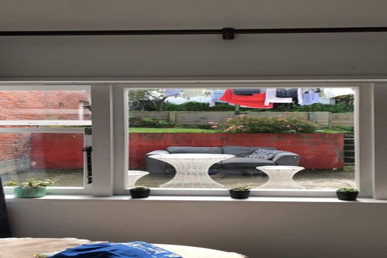 Photo of property in 4 Howard Street, Mount Cook, Wellington, 6021